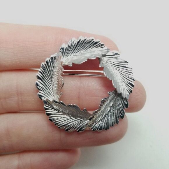 Vintage Beau Sterling Silve Leaf Wreath Brooch, Textured Detailed CIrcle Pin - Picture 6 of 7